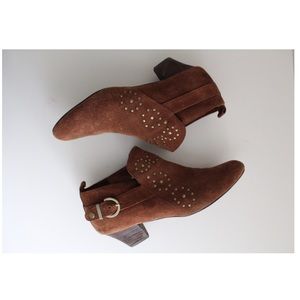 • JEFFREY CAMPBELL COGNAC LEATHER ANKlE BOOTIE •